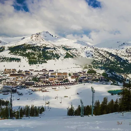 Borgata House - Fronte Piste - Free Wi-fi & Private Park Apartment